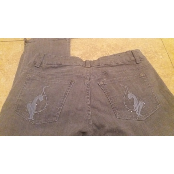 Grey Capris Jeans - Picture 2 of 3